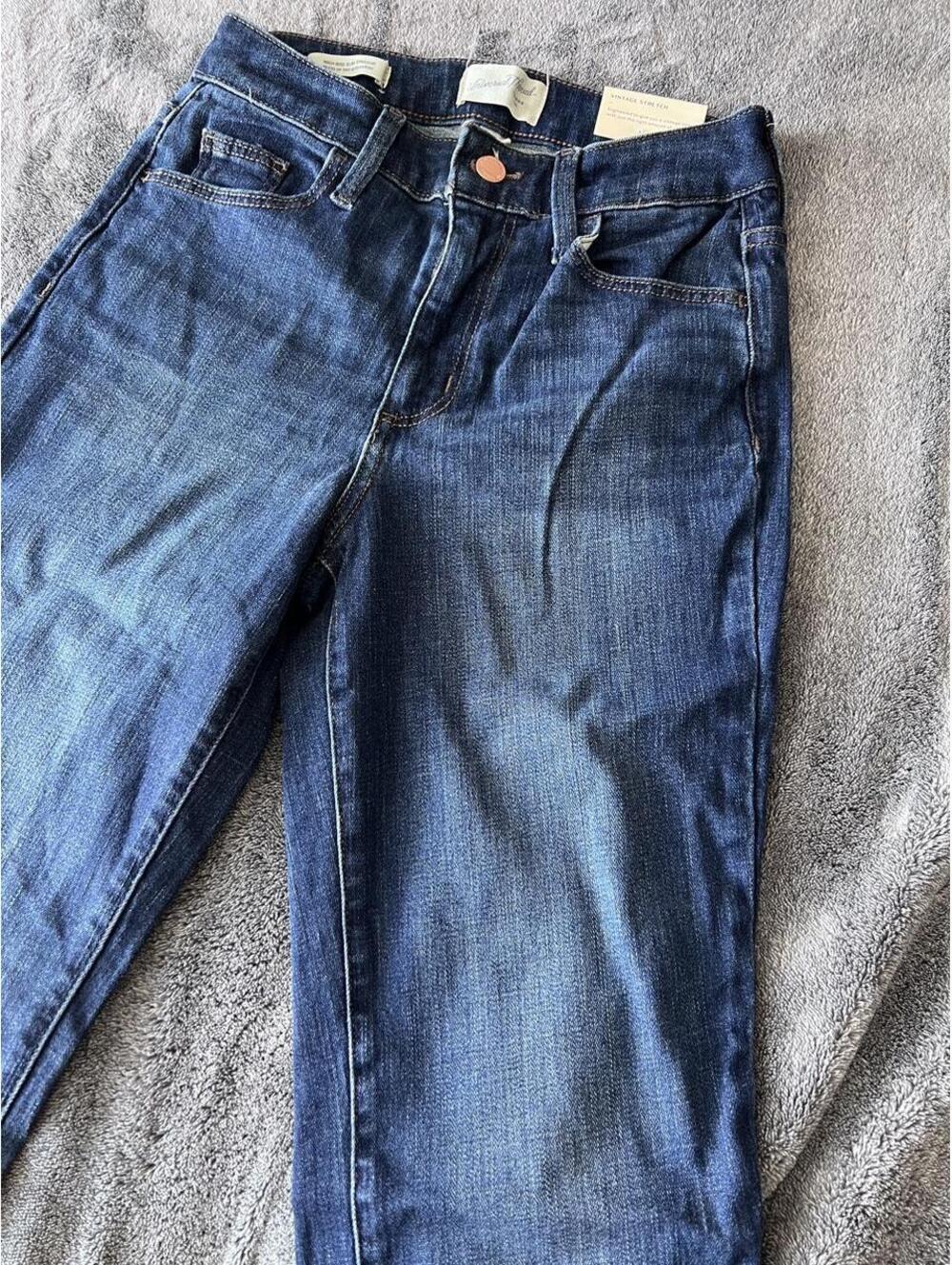 Universal Thread Women's Dark Wash High-Rise Slim Straight Jeans Size 2R